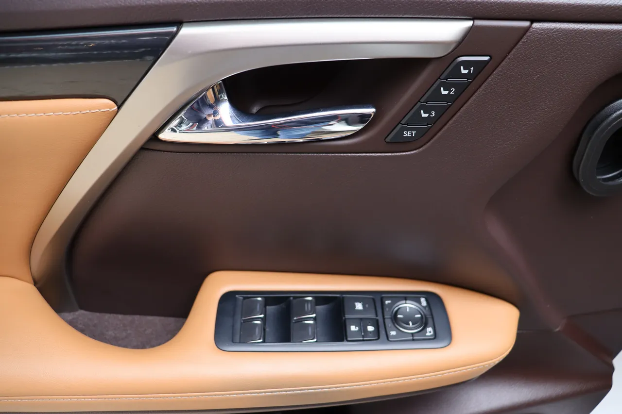 Lexus RX - фото 10