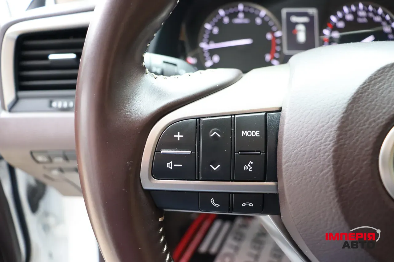 Lexus RX - фото 19