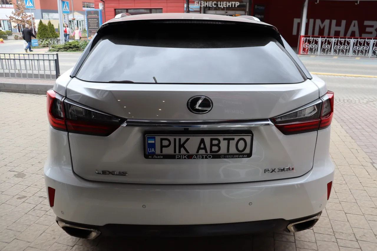 Lexus RX - фото 7