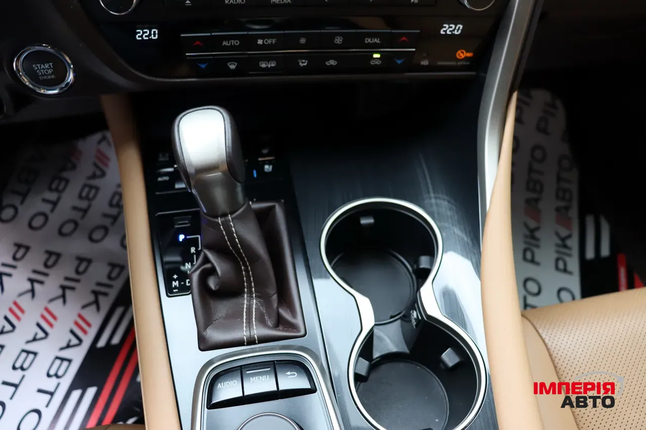 Lexus RX - фото 28