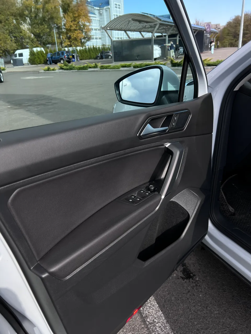 Volkswagen Tiguan - фото 13