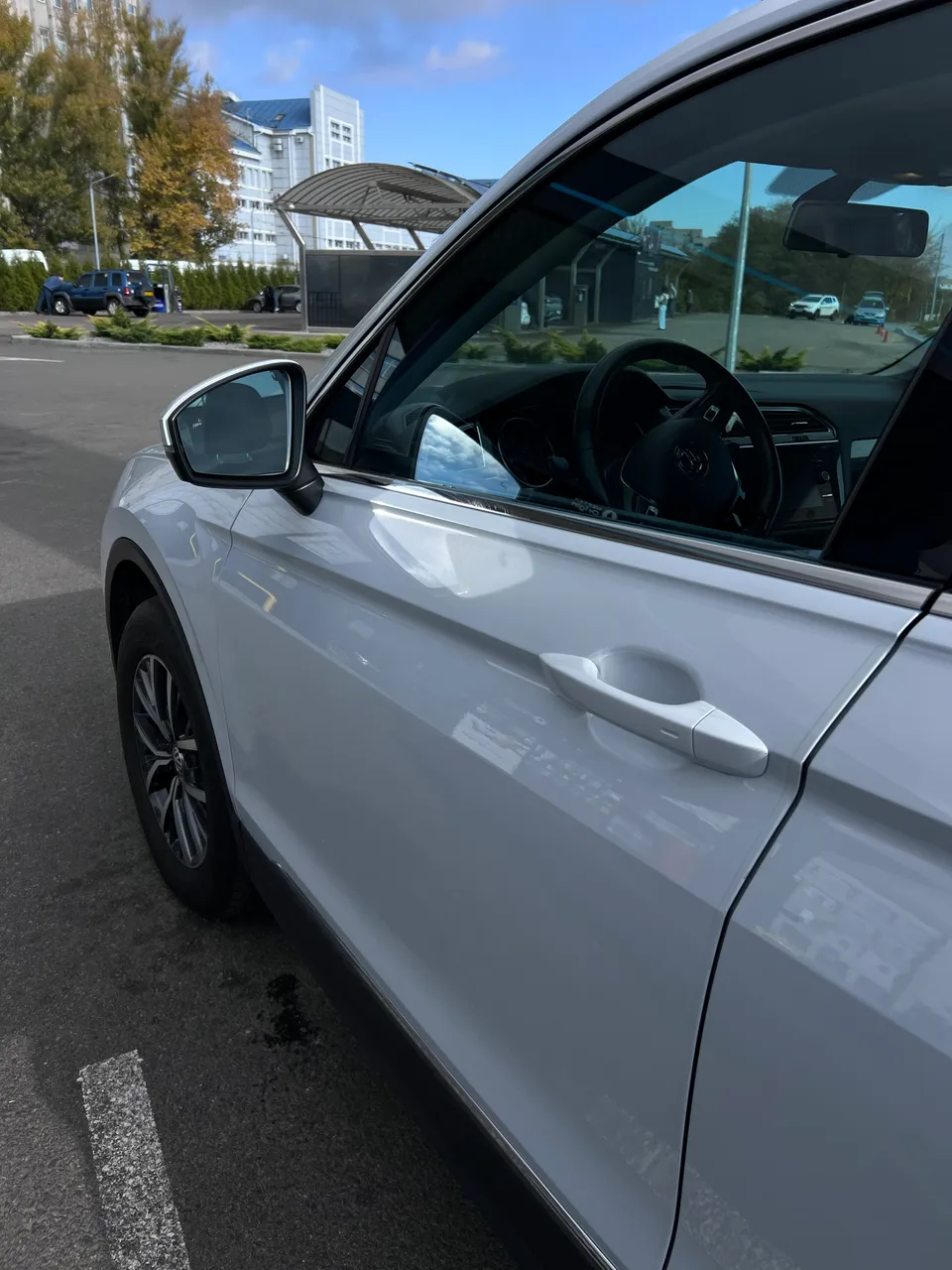 Volkswagen Tiguan - фото 5