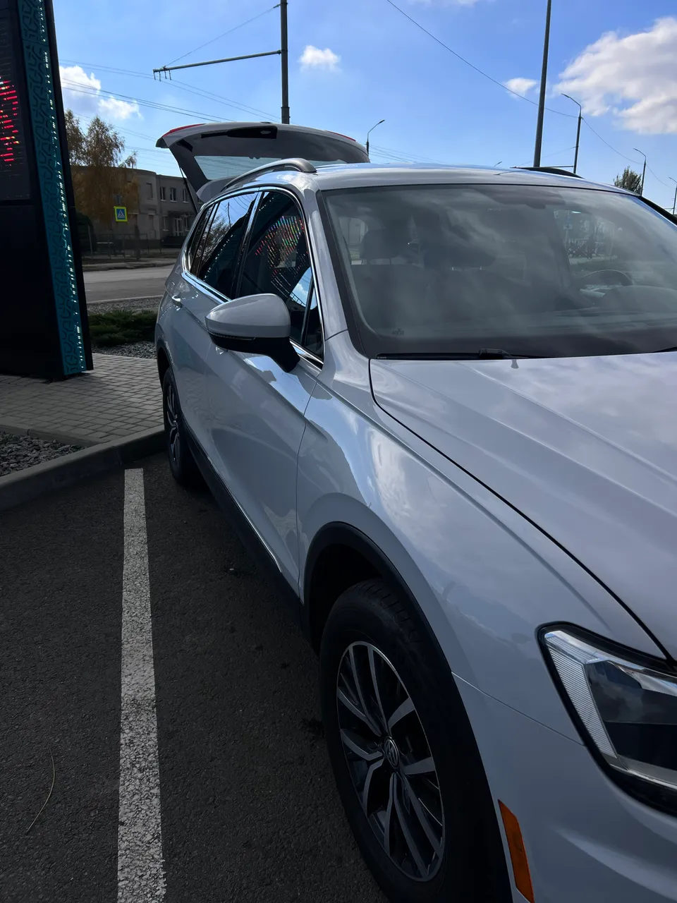 Volkswagen Tiguan - фото 2