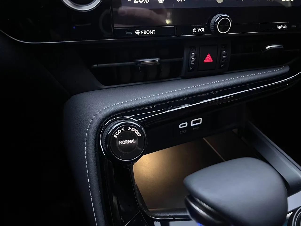 Lexus NX - фото 26