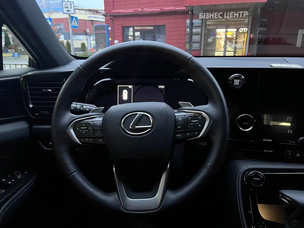 Lexus NX - фото 32