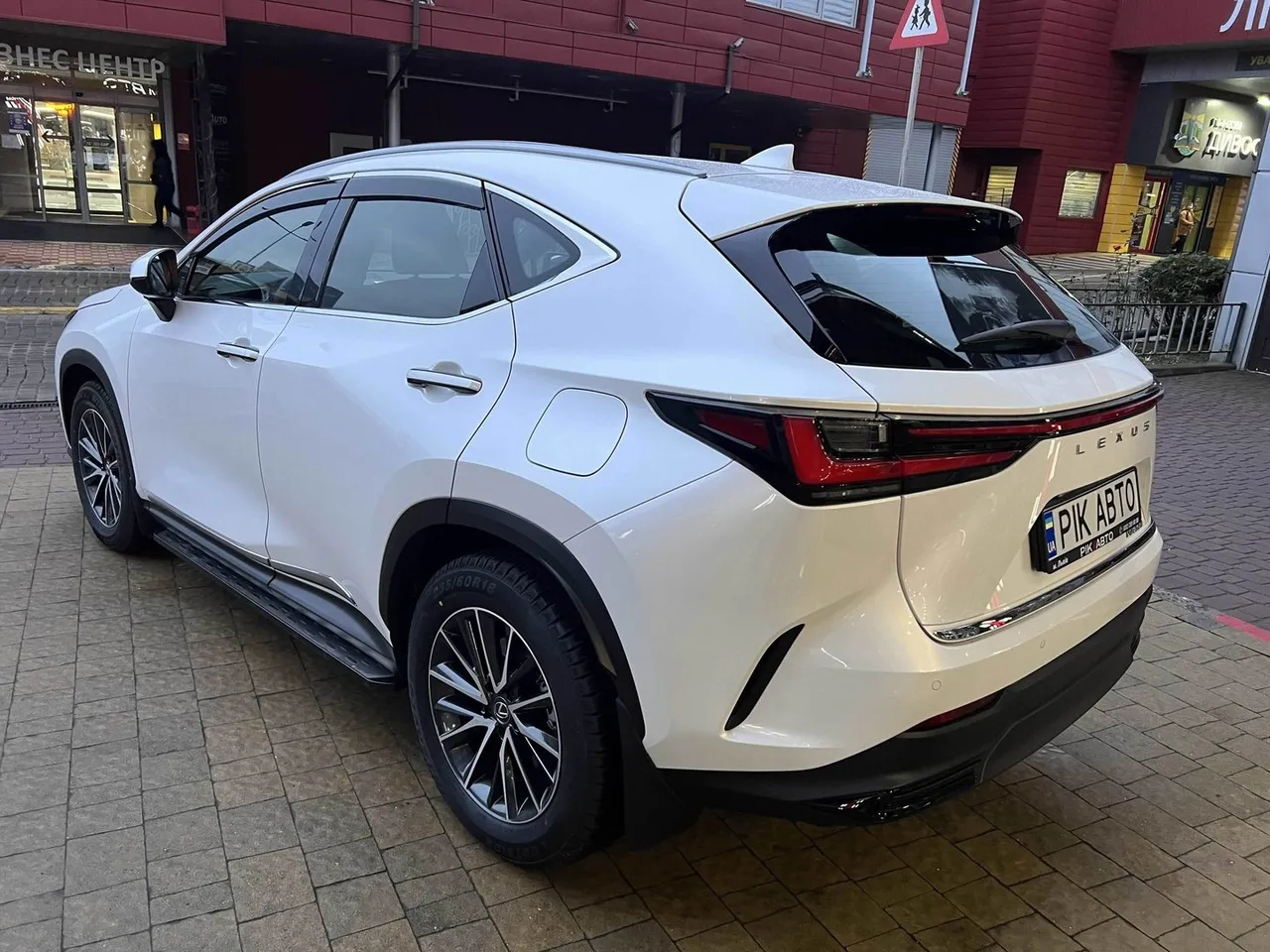 Lexus NX - фото 8