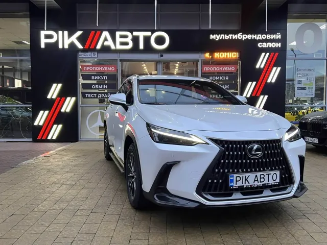 Lexus NX - фото 1