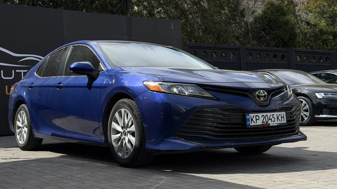 Toyota Camry - фото 3