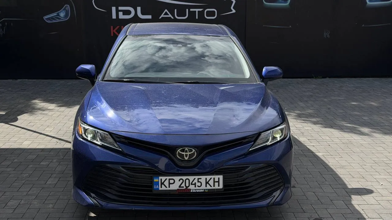 Toyota Camry - фото 2