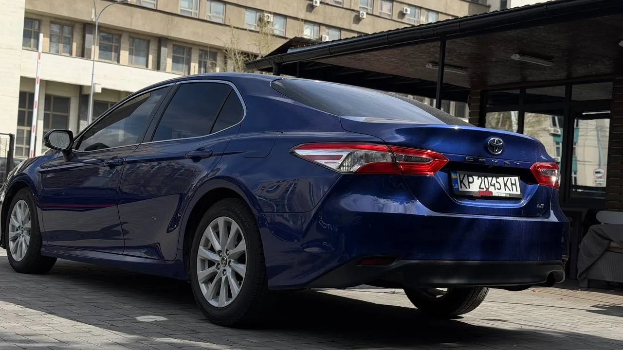 Toyota Camry - фото 4