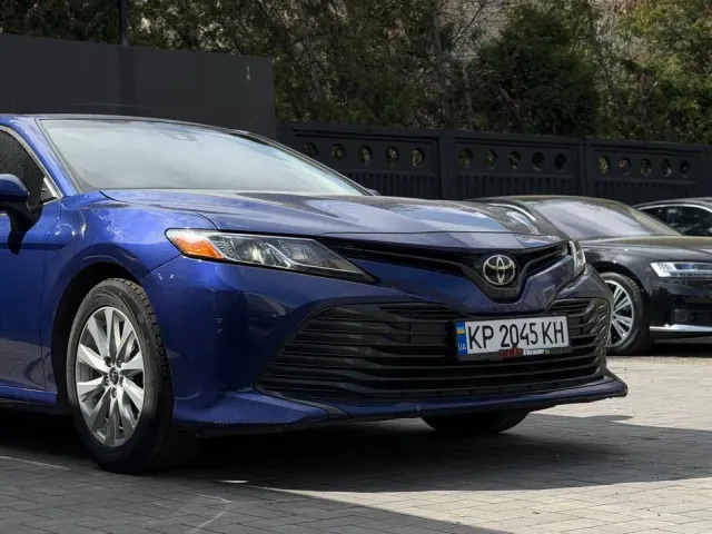 Toyota Camry - фото 3