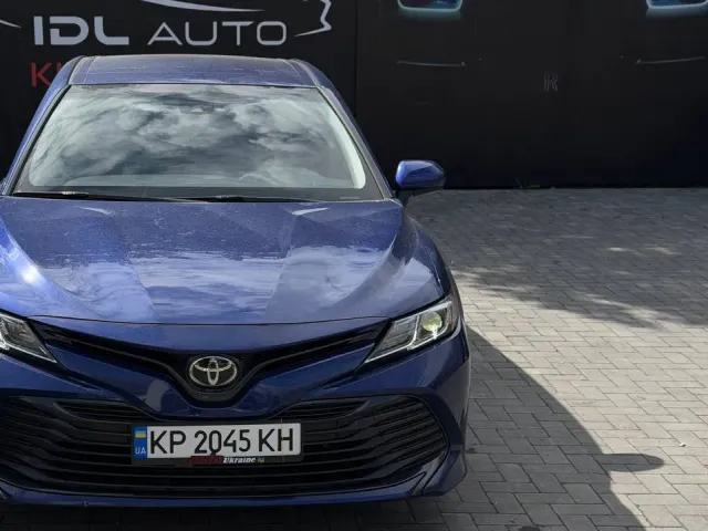Toyota Camry - фото 2