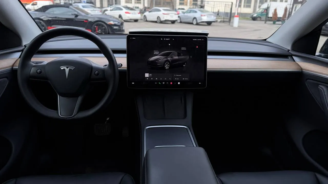 Tesla Model Y - фото 8
