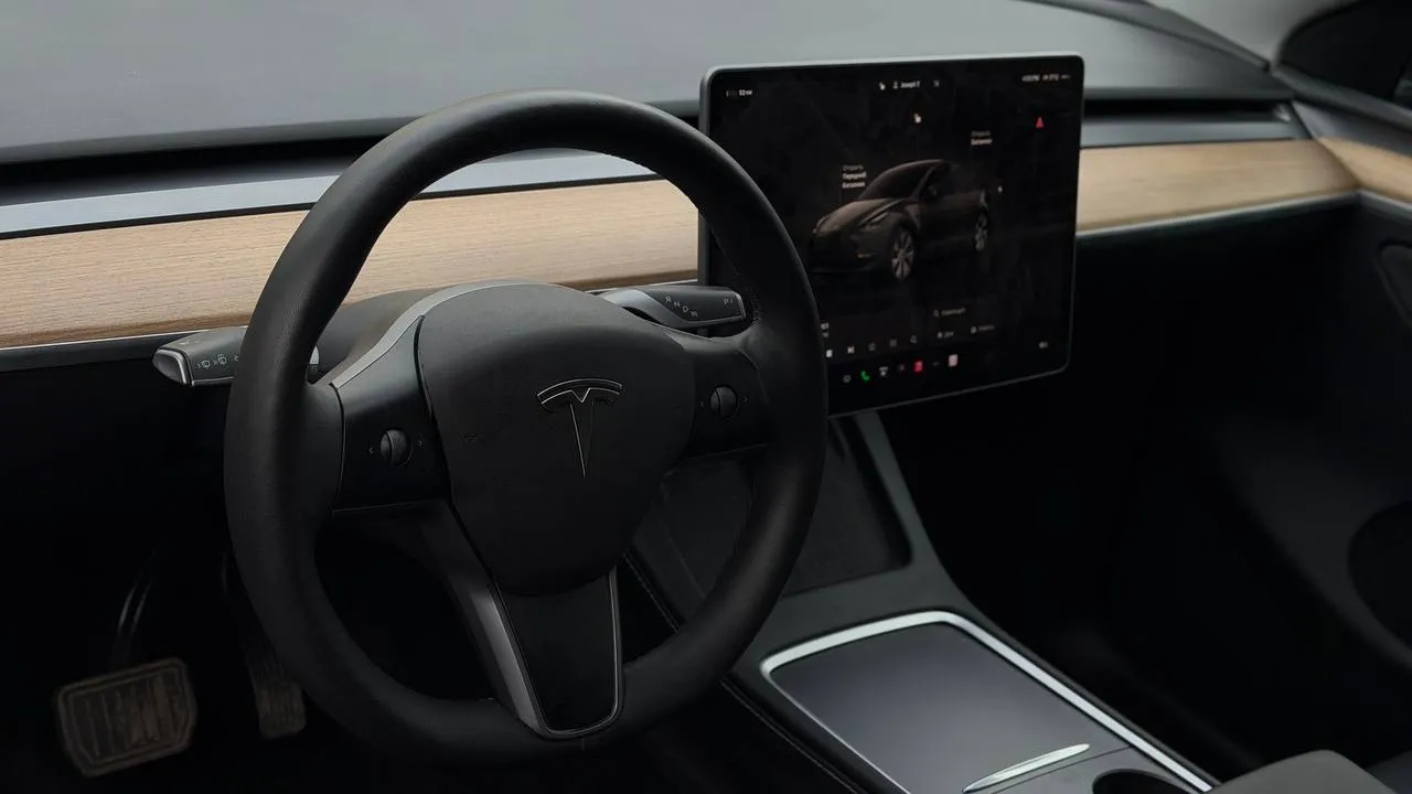 Tesla Model Y - фото 7