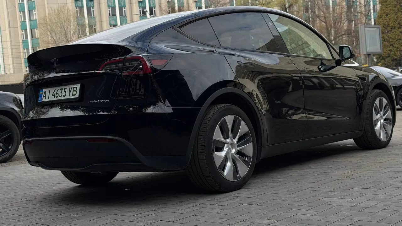Tesla Model Y - фото 6