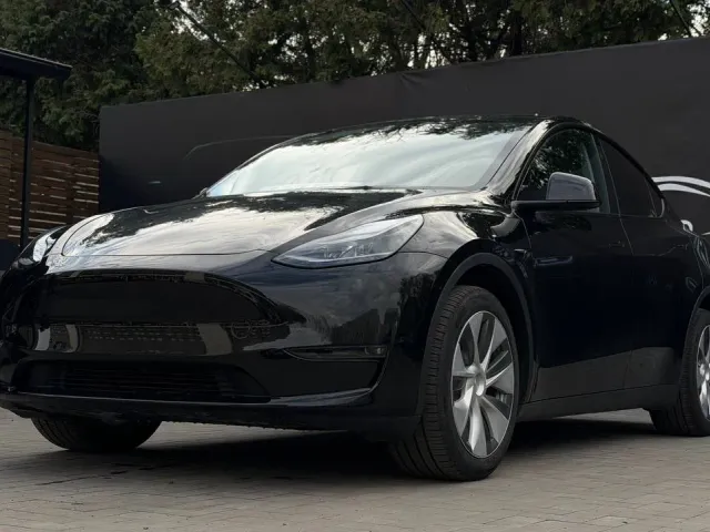 Tesla Model Y - фото 1