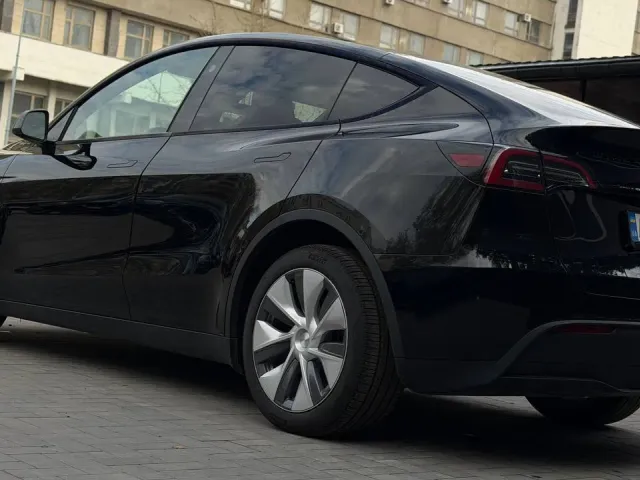 Tesla Model Y - фото 4