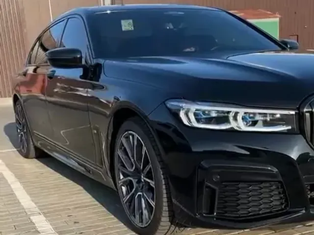 BMW 7 серії - фото 4