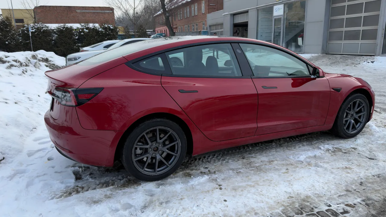 Tesla Model 3 - фото 4