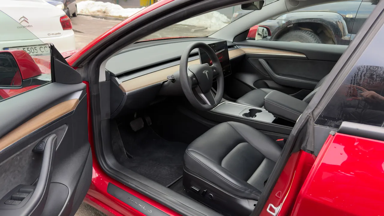Tesla Model 3 - фото 6