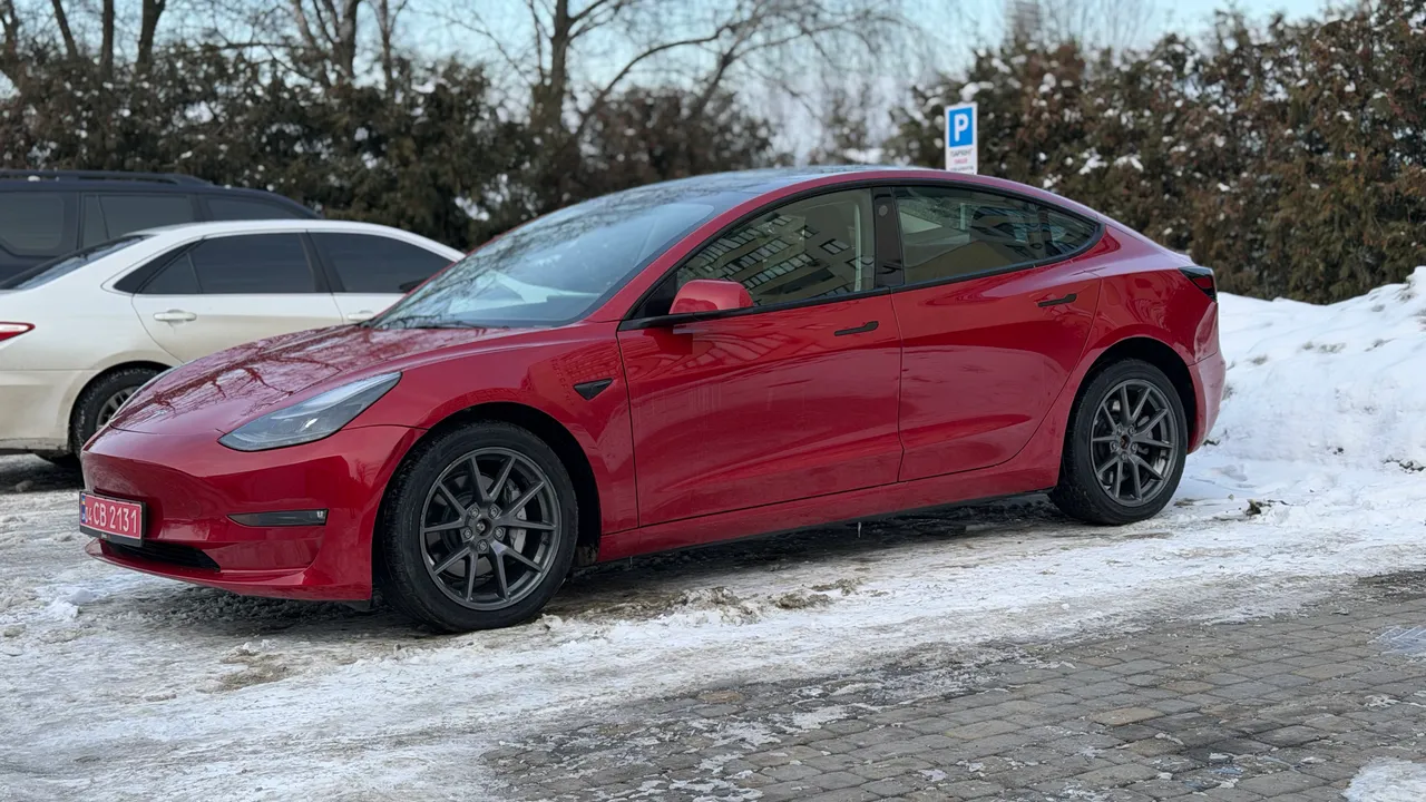 Tesla Model 3 - фото 2