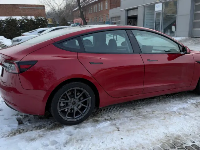 Tesla Model 3 - фото 4