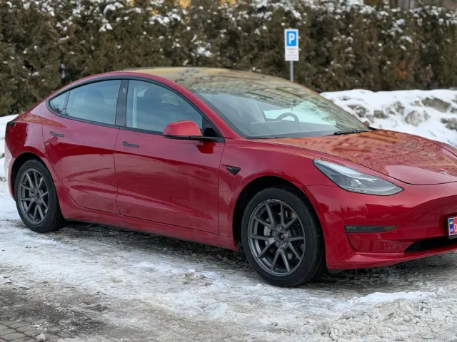 Tesla Model 3 - фото 3