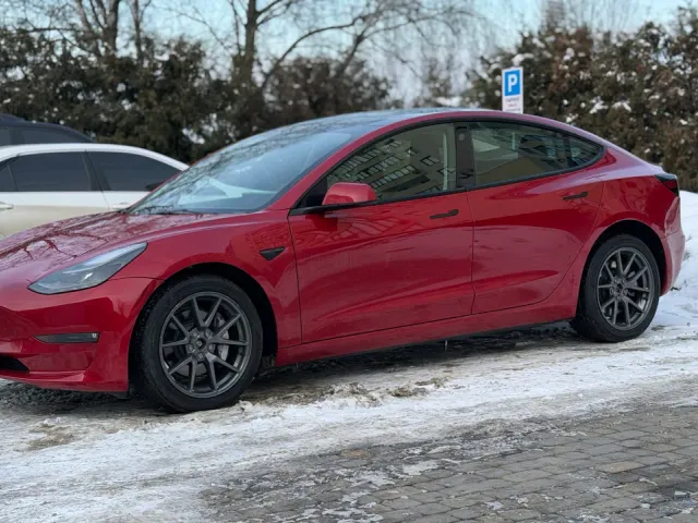 Tesla Model 3 - фото 2