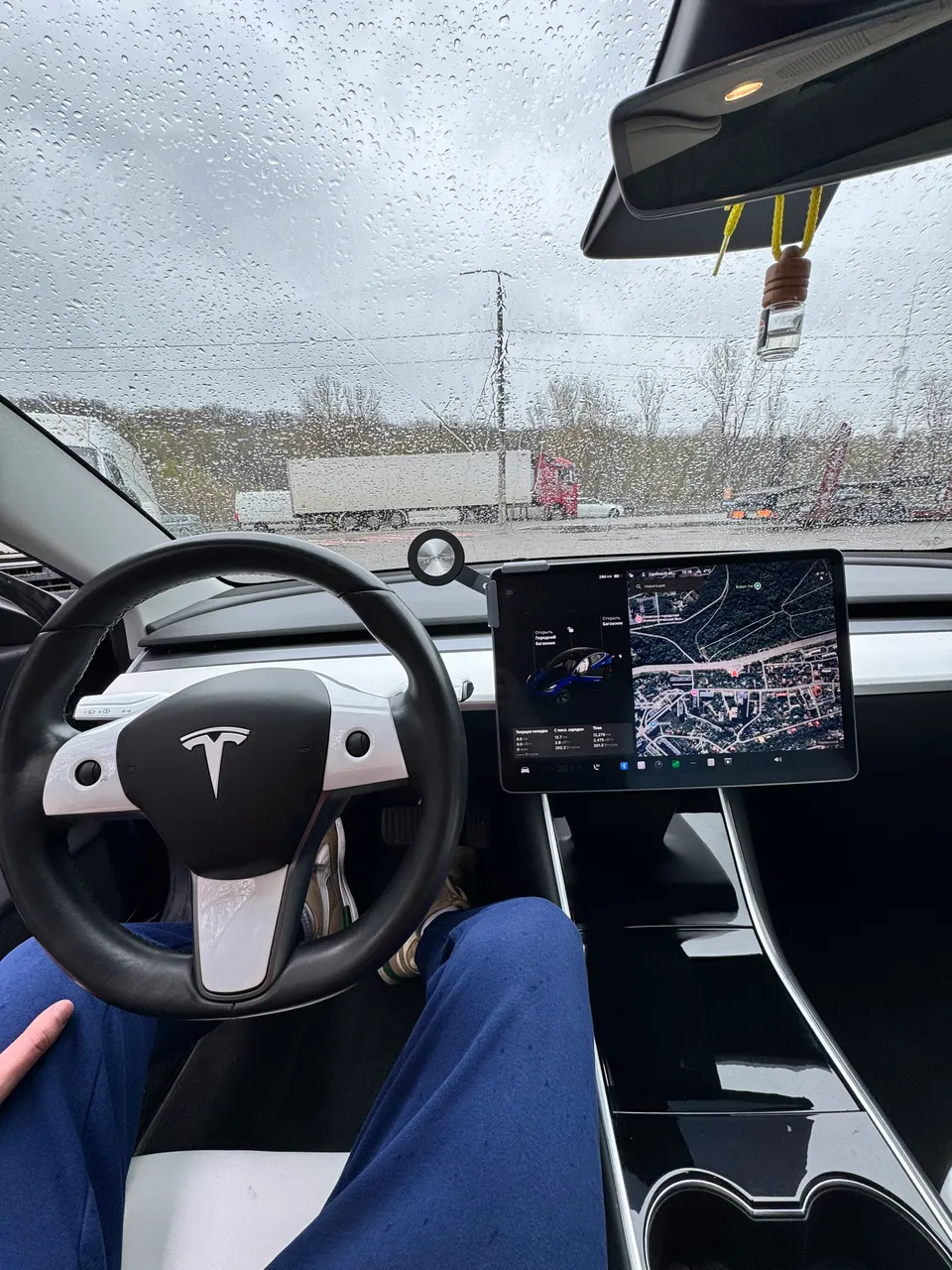Tesla Model 3 - фото 10