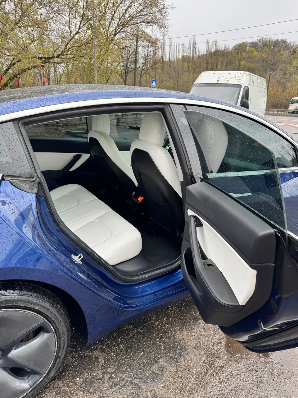 Tesla Model 3 - фото 8