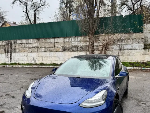 Tesla Model 3 - фото 1