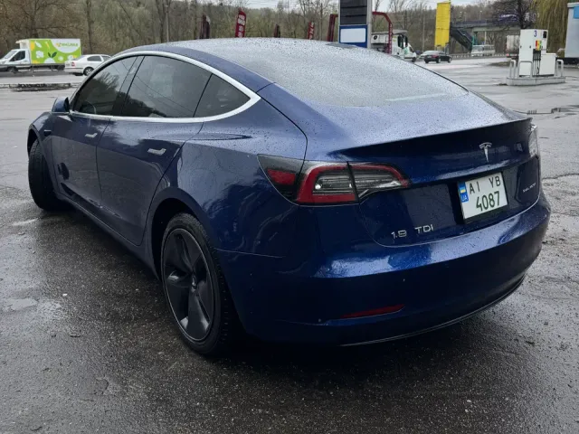 Tesla Model 3 - фото 3