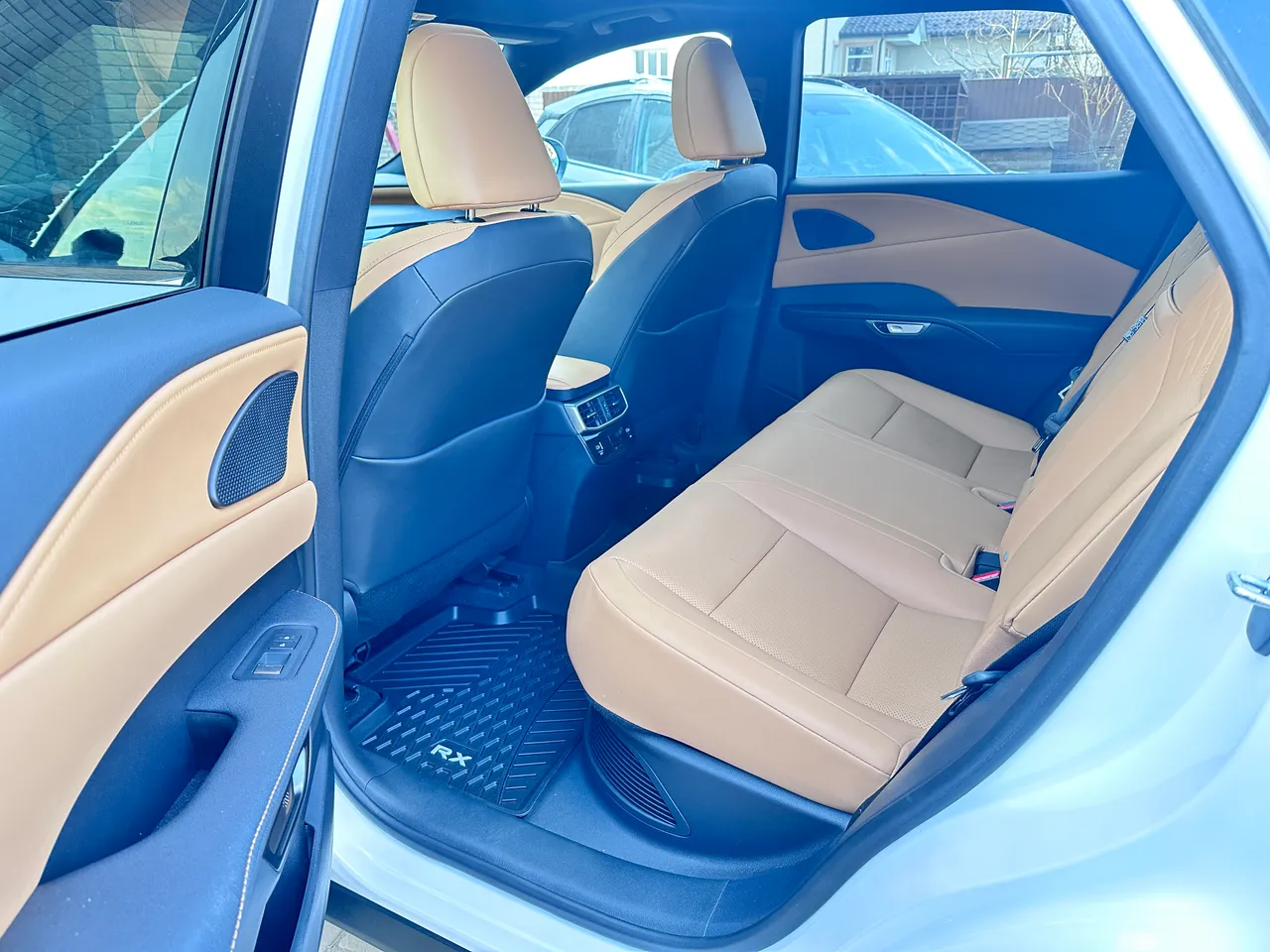 Lexus RX - фото 22