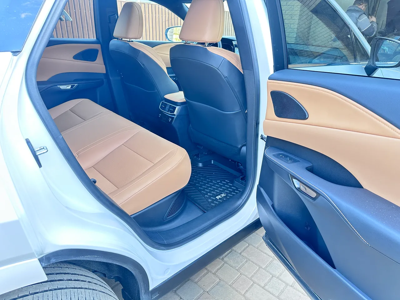 Lexus RX - фото 18