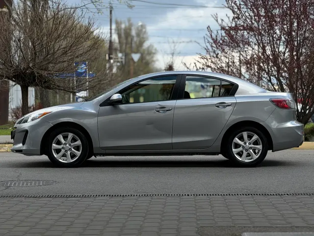Mazda 3 - фото 2