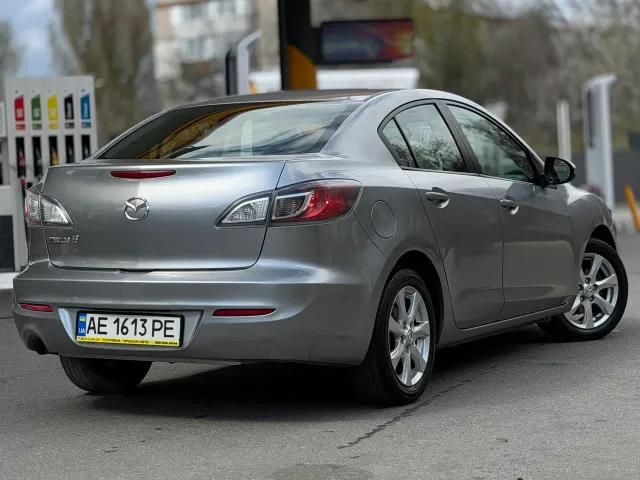 Mazda 3 - фото 5