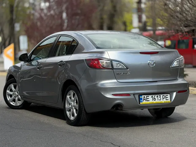 Mazda 3 - фото 3