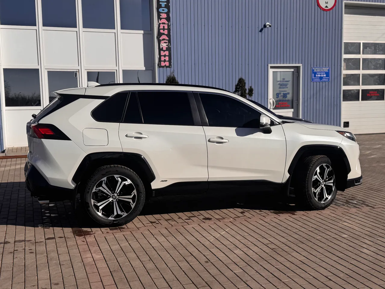 Toyota RAV4 - фото 6