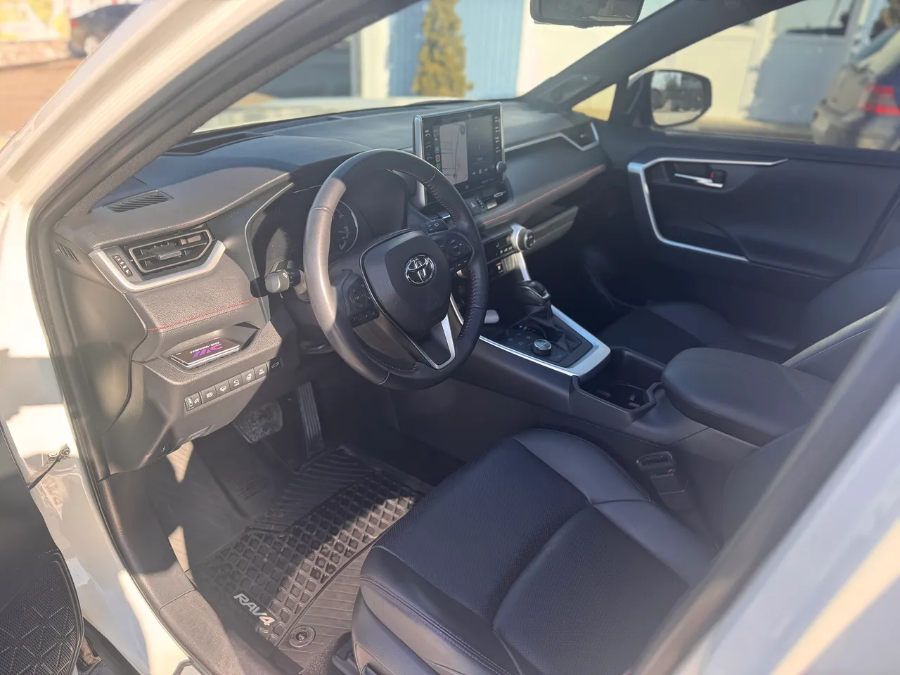 Toyota RAV4 - фото 8