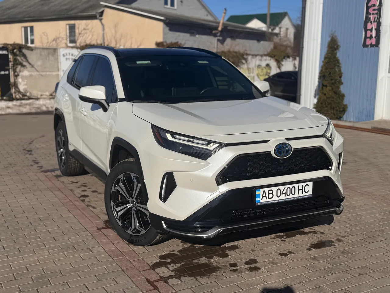 Toyota RAV4 - фото 1