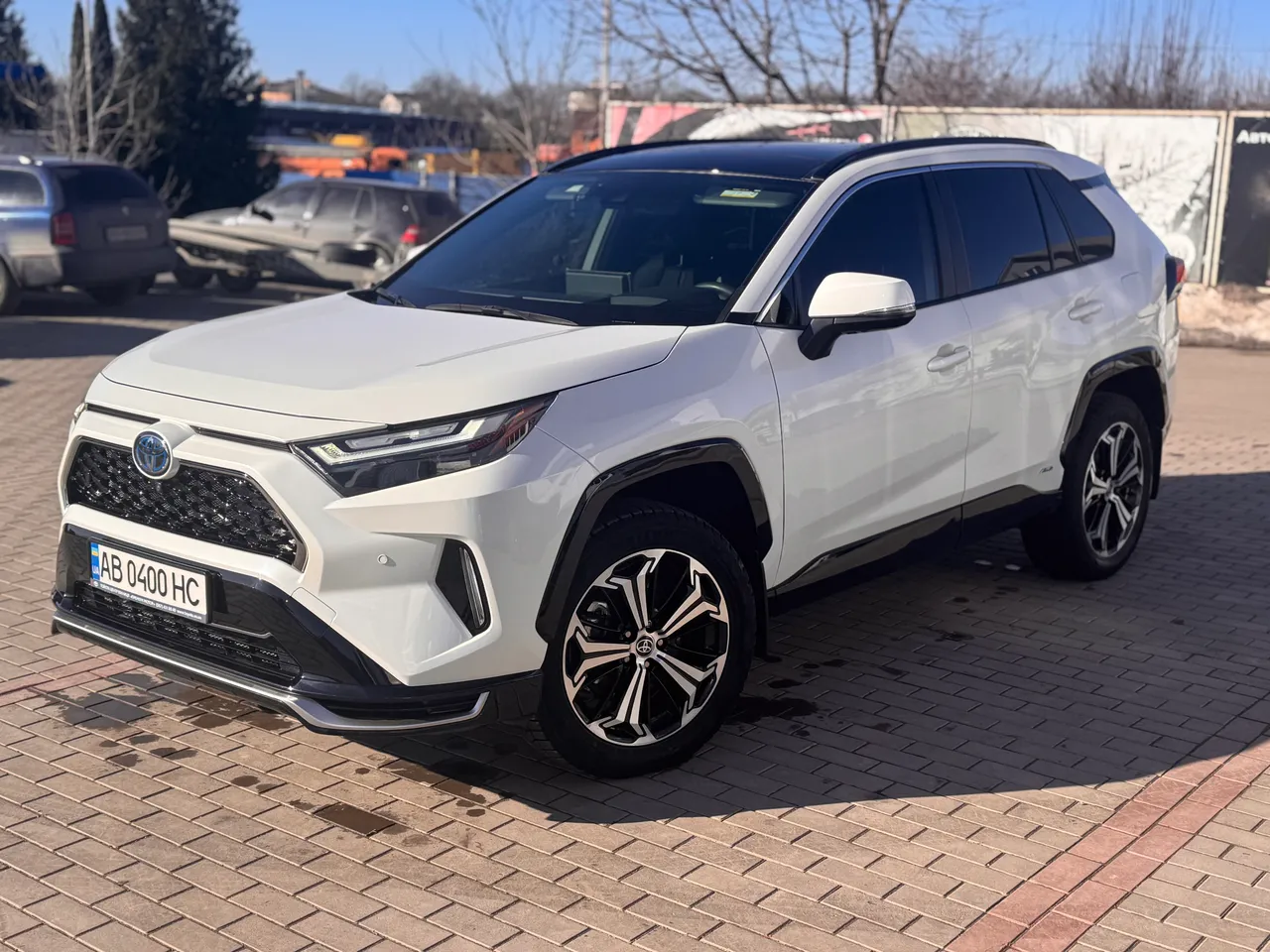 Toyota RAV4 - фото 2