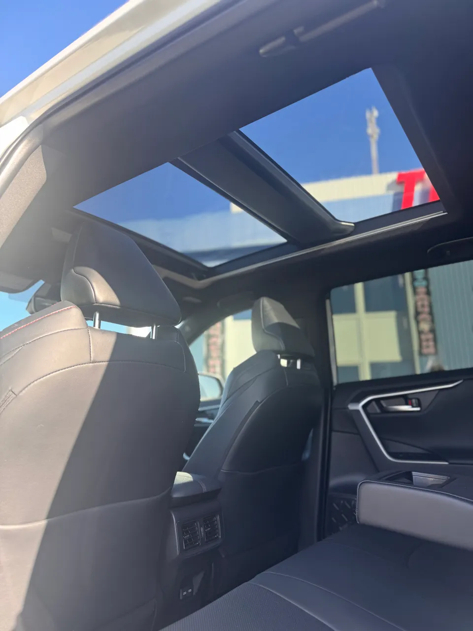 Toyota RAV4 - фото 11