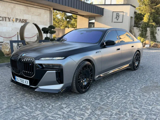 BMW 7 серії - фото 1