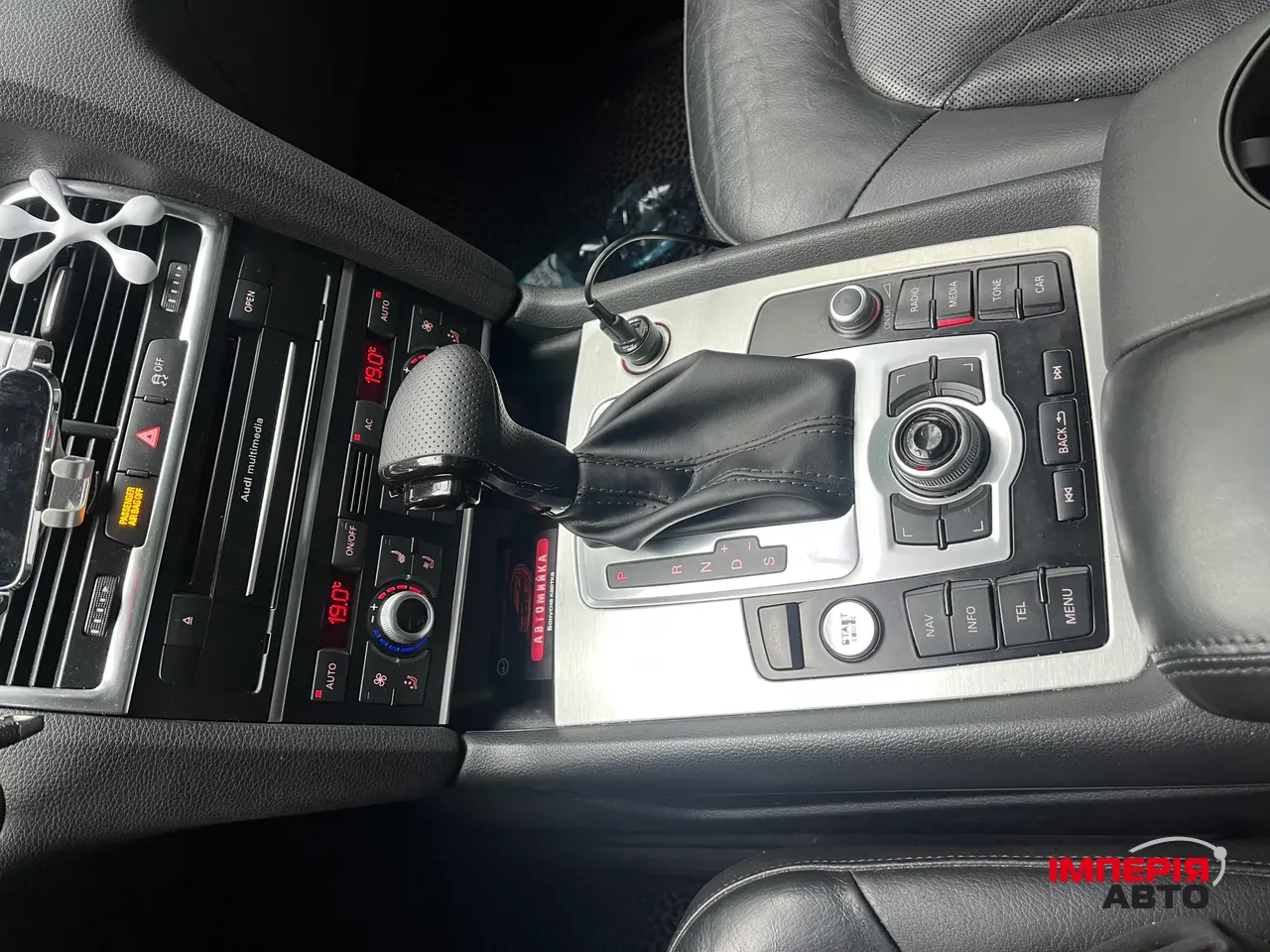 Audi Q7 - фото 21