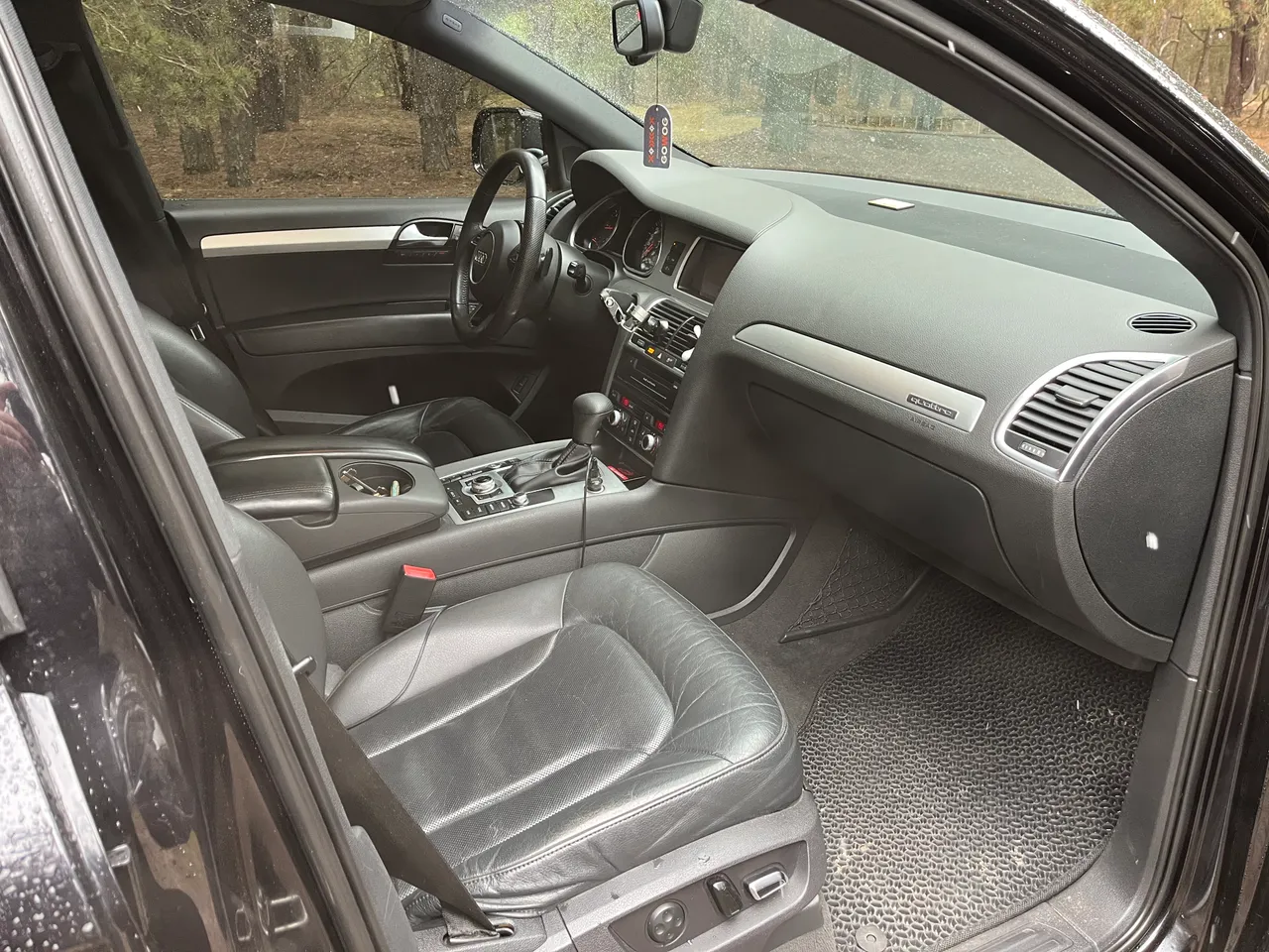 Audi Q7 - фото 9