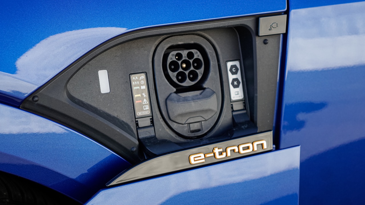 Audi e-tron - фото 11