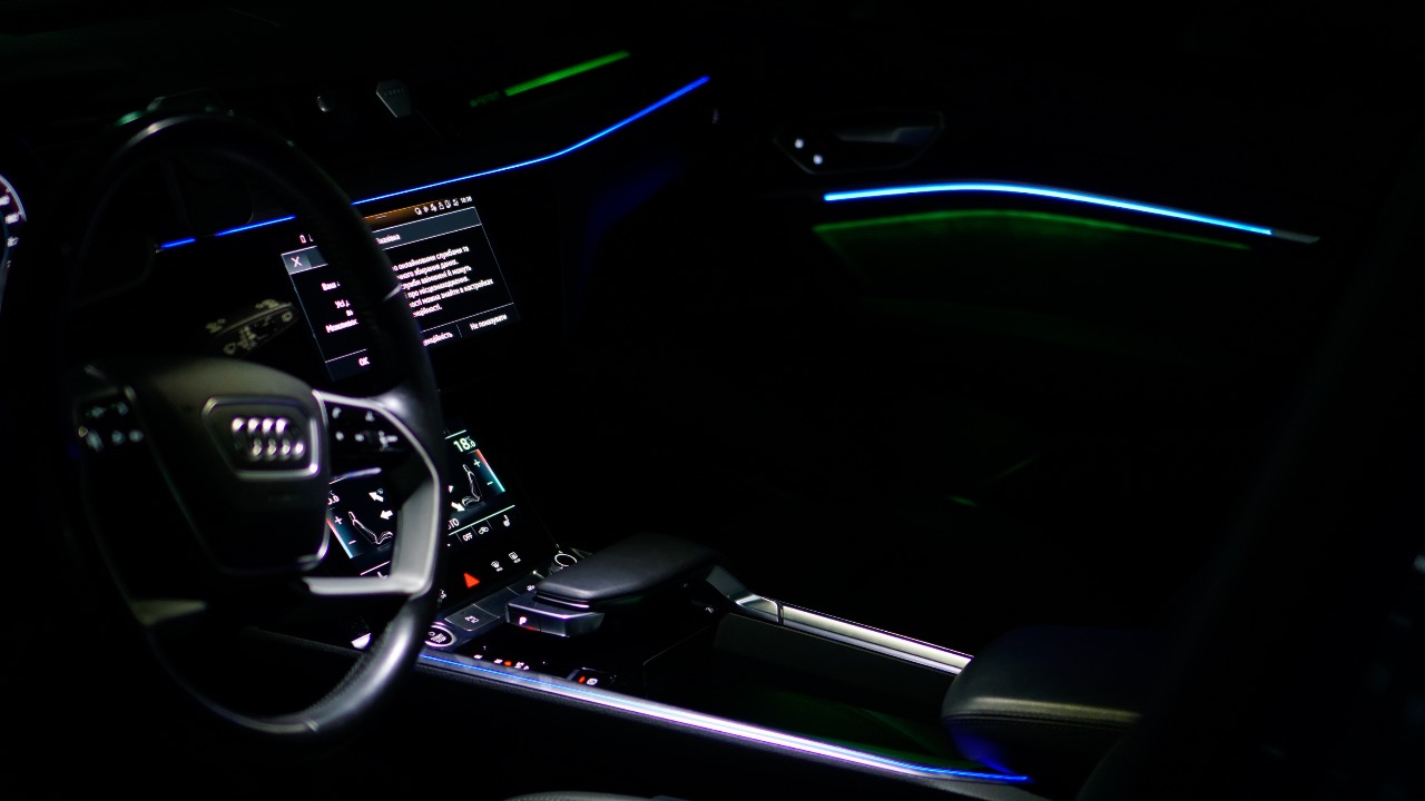 Audi e-tron - фото 25