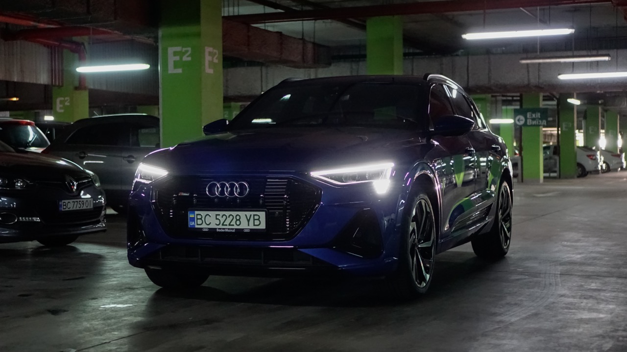Audi e-tron - фото 5