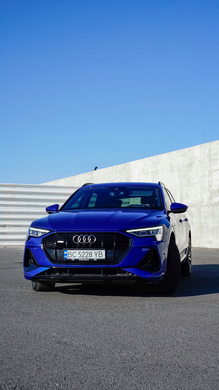 Audi e-tron - фото 10