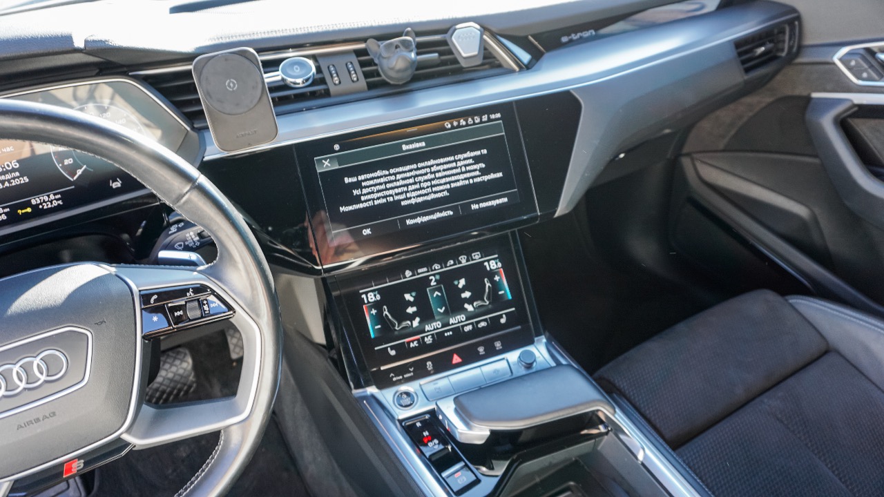 Audi e-tron - фото 18